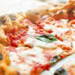 Pizza margherita napoletana